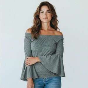 Blue Off the Shoulder la miel Bell Sleeved Top